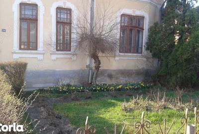 Casă cu 4 camere cu Teren 810 Mp în Fălticeni - 1