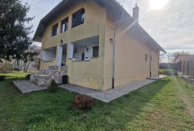 Casă individuală cu 3 camere în Est