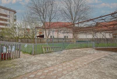 Casă cu 7 camere cu Teren 1167 Mp în Tractorul - 41