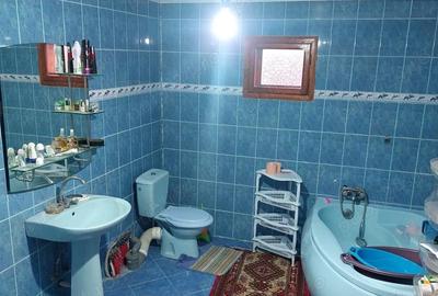 Casă cu 5 camere cu Teren 1000 Mp în Central