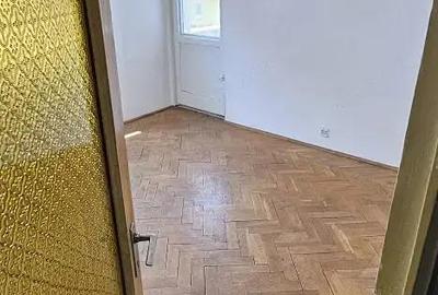 Vand apartament 4 cam cf 1 etajul 1 zona Micro 4 Vand apartament 4 cam cf 1 etajul 1 zona Micro 4 - 5