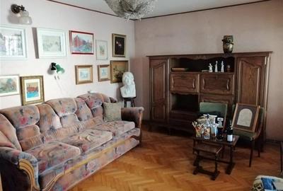 Apartament cu 4 camere decomandat în Central