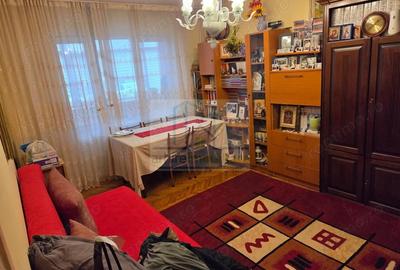 Apartament cu 3 camere decomandat în Olteniței