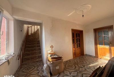 Casă cu 4 camere în Groși