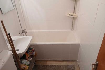 Garsonieră semidecomandată în Apărătorii Patriei