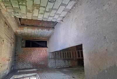 Casă cu 9 camere cu Teren 2375 Mp în Central - 16