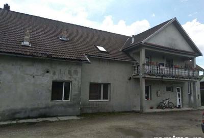 Spa?iu comercial de 425 mp si teren de 734 mp - 1