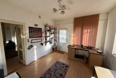 Casă cu 5 camere cu Teren 232 Mp în Central - 9