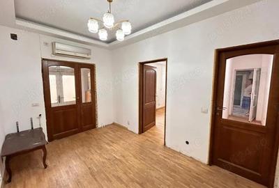 Casa -Metrou Eroii Revolutiei