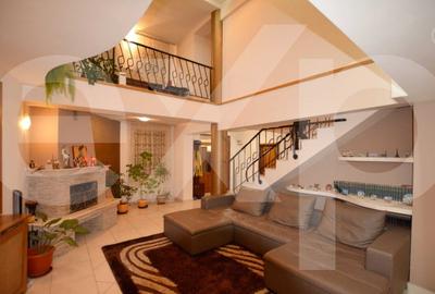 Vila Exclusivista cu Terasa si Curte Generoasa in Gavana, Pitesti - 1