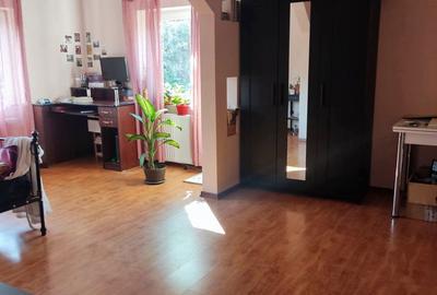 Casă cu 5 camere cu Teren 500 Mp în Berceni - 6