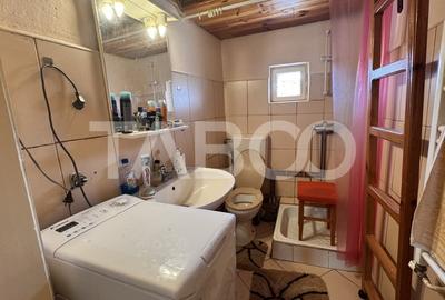 Casa de vanzare cu curte spatioasa loc relaxare si gradina Cornatel - 9