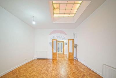 Apartament cu 2 camere nedecomandat în Centrul Istoric