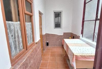 Casă cu 3 camere în Central - 2