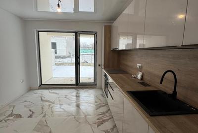 VILA  P+1 LA VANZARE - CARTIER REZIDENTIAL OVIDIU - VEDERE FRONTALA LAC - - 3