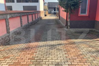 Casă cu 4 camere cu Teren 1400 Mp în Central
