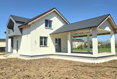 Casă cu 4 camere în Dumbrăveni