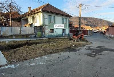 Casă individuală cu 4 camere în Șeica Mare