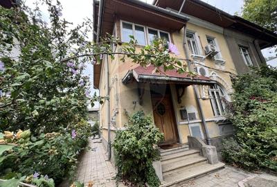 Casă cu 7 camere cu Canalizare în Barbu Văcărescu