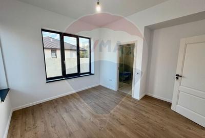 Casă cu 4 camere cu Canalizare în Nord - 7