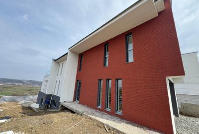 Casă cu 6 camere cu Teren 479 Mp în Central