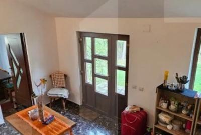 Casă cu 6 camere cu Teren 3000 Mp în Central - 3