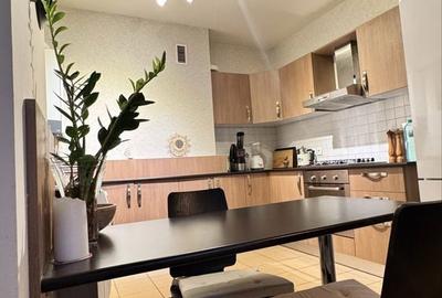 Apartament cu 3 camere decomandat în Dristor