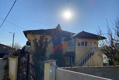 Casă cu 7 camere cu Teren 720 Mp în Bordei - 2