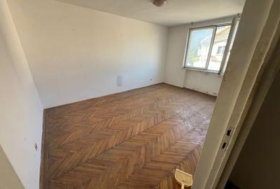 Apartament 3 camere decomandat – Etaj 1 – Zonă centrală, str. Rodnei – 78.000 - 2