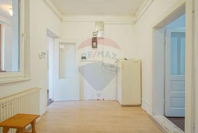 COMISION 0 Casa cu potential excelent, teren 446 mp, Strada Fanionului - 17