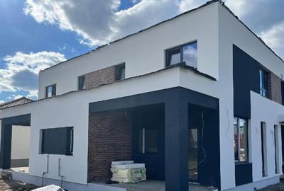 Casă cu 5 camere cu Teren 277 Mp în Torontalului - 1