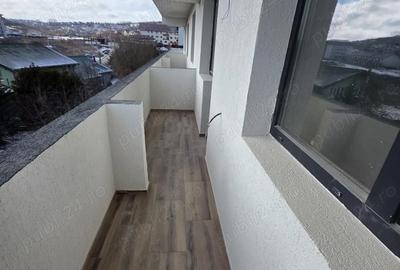 Apartament cu 3 camere decomandat în Bucium - 4