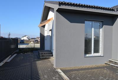 Casă cu 4 camere cu Canalizare în Sânpetru