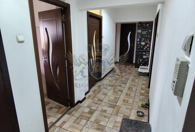 Apartament cu 3 camere decomandat, mobilat în Centrul Civic
