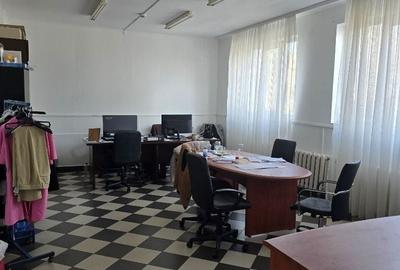 Spațiu comercial, de 1,800 mp, în Central - 9