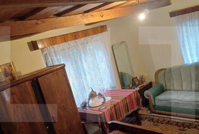 Casa taraneasca in centru Hatuica - 1