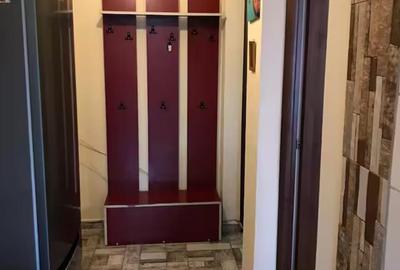 Apartament cu 3 camere decomandat, mobilat în Podu Roș