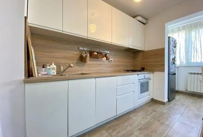 Apartament cu 3 camere semidecomandat în Exterior Vest