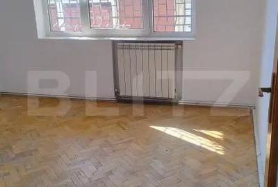 Spațiu comercial, de 87 mp, în Central - 7