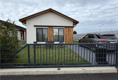 Casă cu 4 camere cu Teren 400 Mp în Sub Coastă - 1