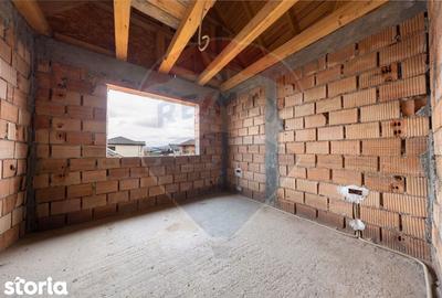 Casă cu 5 camere cu Teren 500 Mp în Central