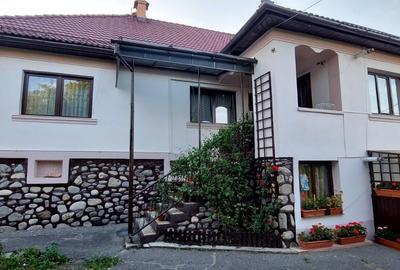 Casa 5 camere  suprafata utila 126 mp , teren 684,spre vanzare in Saliste - 1