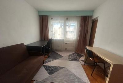 Garsoniera 24 mp, balcon 3 mp, zona La Terenuri, etaj intermediar - 2