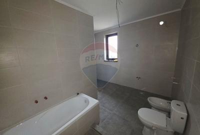 Casă individuală cu 4 camere cu Teren 6110 Mp în Girov - 8