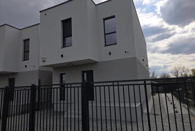 Duplex cu 5 camere cu Canalizare în Covaci - 4