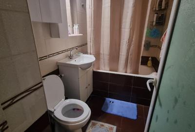 Apartament cu 3 camere semidecomandat în Micro 5 - 9