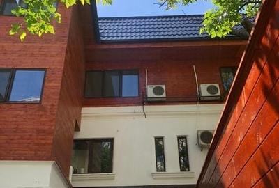Casă cu 6 camere cu Teren 169 Mp în P-ța Romană
