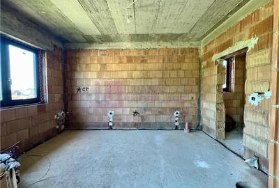 Casă individuală cu 4 camere cu Canalizare în Central - 5