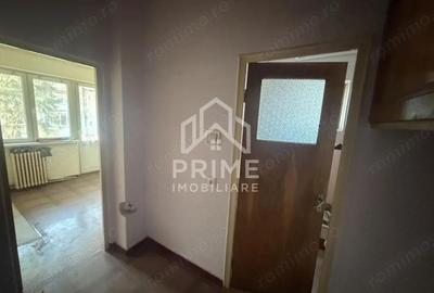 Apartament cu 4 camere decomandat în Cetate