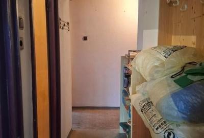 Apartament cu 3 camere decomandat în 1 Mai - 9